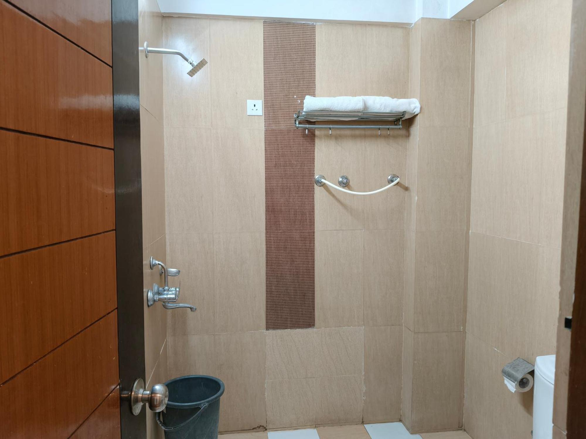 Hotel Kailash Residency Dehradun Bagian luar foto